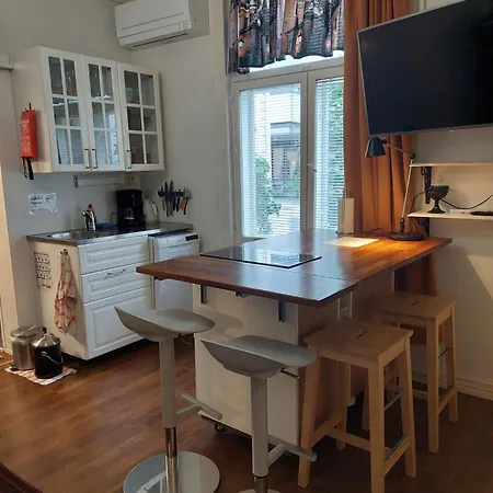 Remontoitu Asunto Vanhassa Talossa - Renovated At The Heart Of *